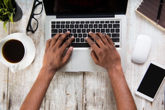 virtual assistant completing admin tasks